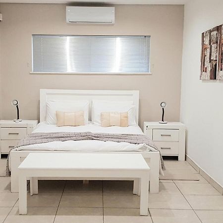 Feather Self Catering Accommodation Віндгук Екстер'єр фото